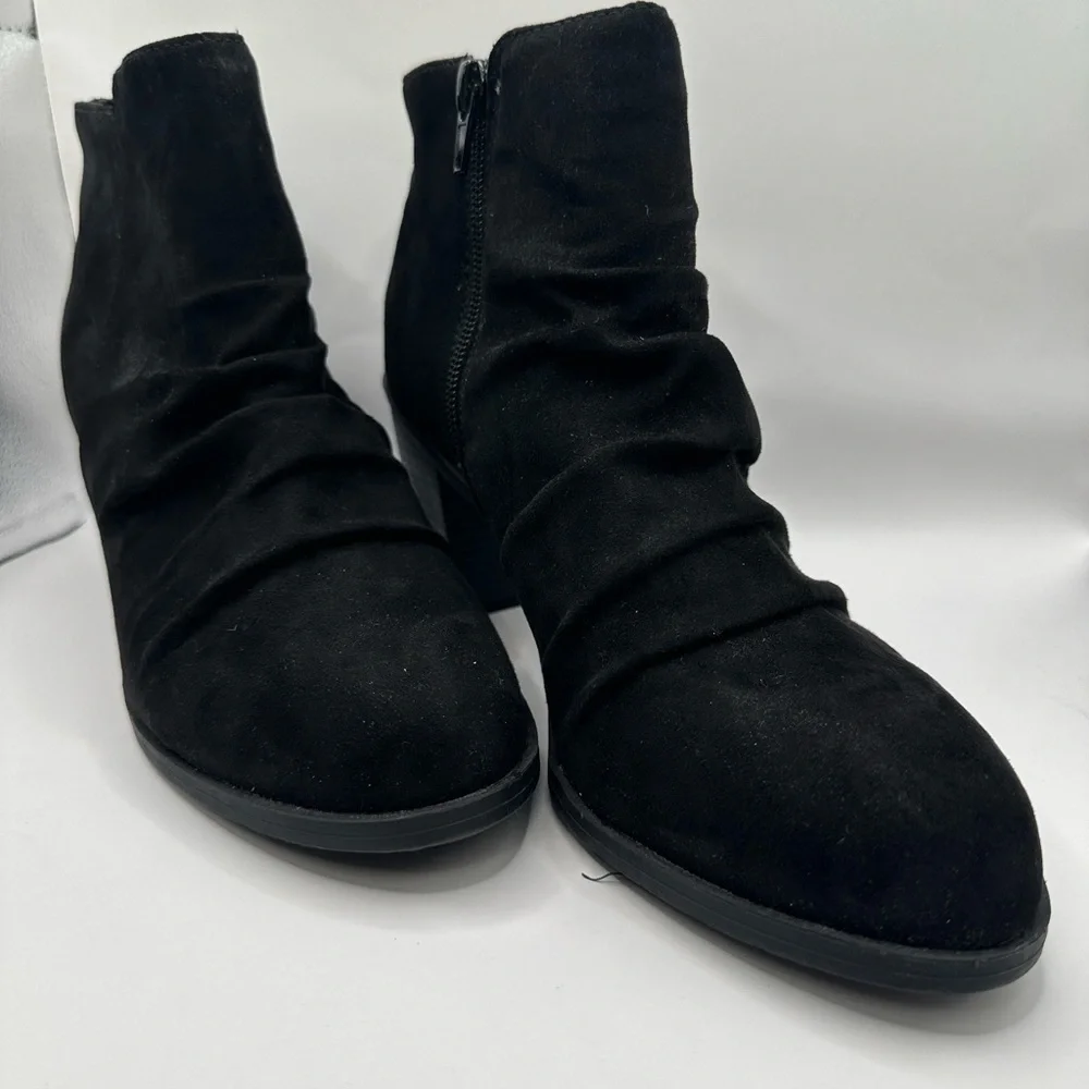 Arizona Black Laser Cut Out Chunk Heel‎ Ankle Boot Booties Size 9